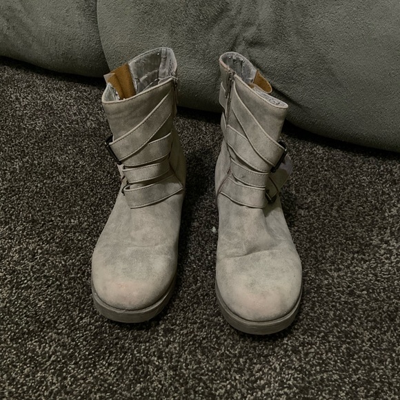 JUSTFAB ANDREIA ANKLE BOOTIE - Picture 4 of 10